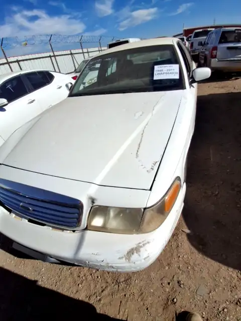 Photo of 2001 Ford Crown Victoria