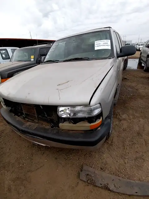 Photo of 2004 Chevrolet Suburban