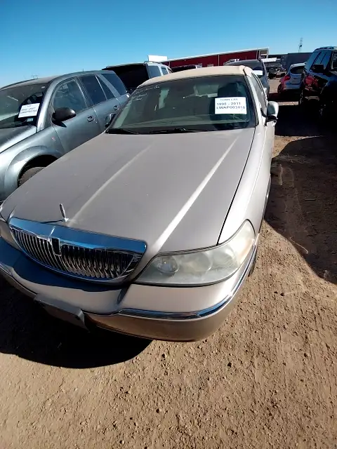 Photo of 2005 Lincoln Town Car