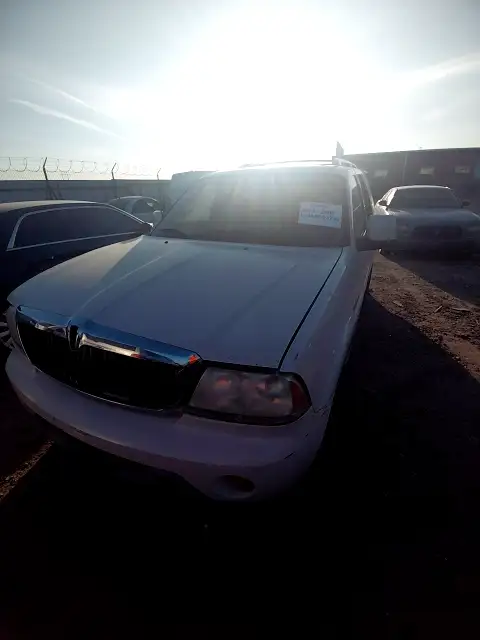 Photo of 2004 Lincoln Aviator