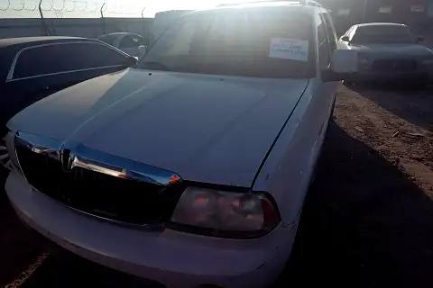 Photo of 2004 Lincoln Aviator