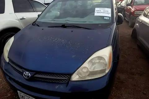 Photo of 2005 Toyota Sienna