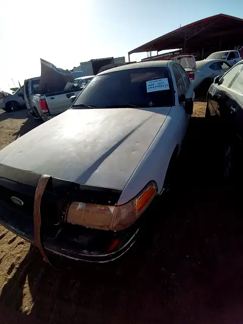 Photo of 2006 Ford Crown Victoria