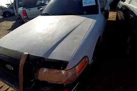 Photo of 2006 Ford Crown Victoria