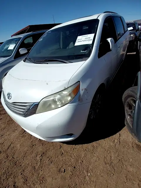 Photo of 2013 Toyota Sienna
