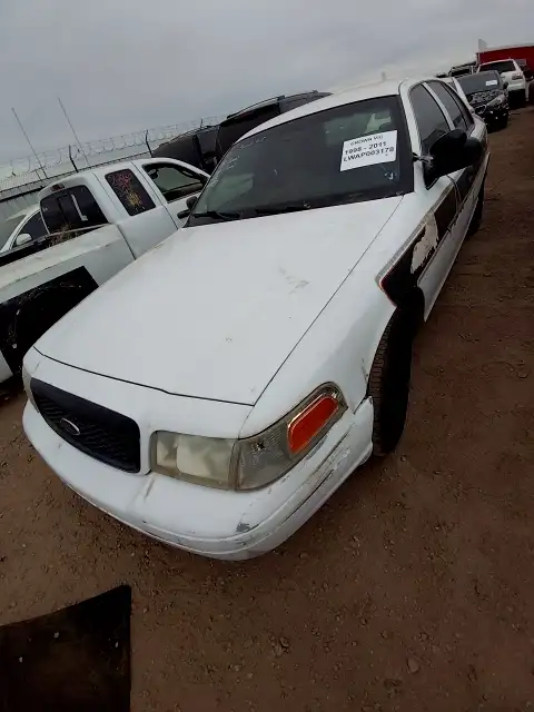Photo of 2001 Ford Crown Victoria