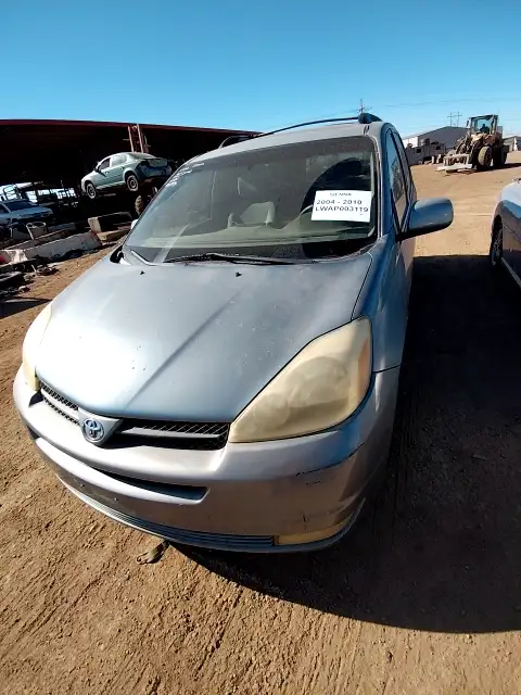 Photo of 2004 Toyota Sienna