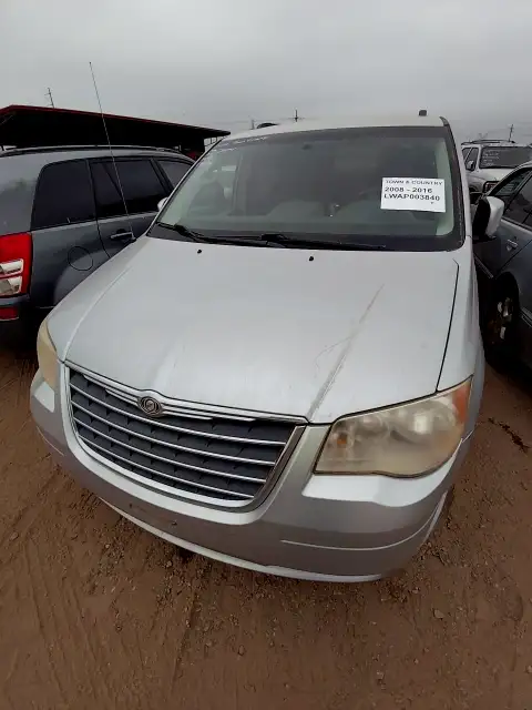 Photo of 2010 Chrysler Town & Country