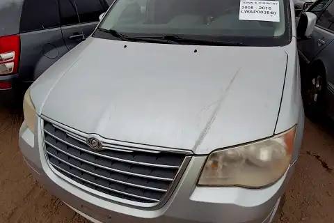 Photo of 2010 Chrysler Town & Country