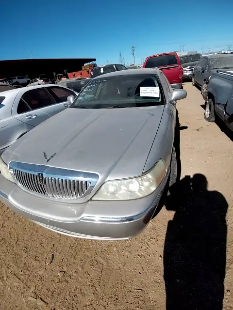 Photo of 2003 Lincoln Town Car