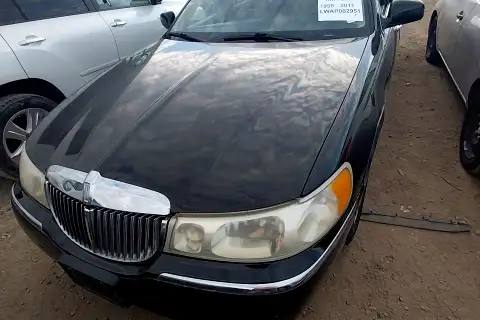 Photo of 1998 Lincoln Town Car