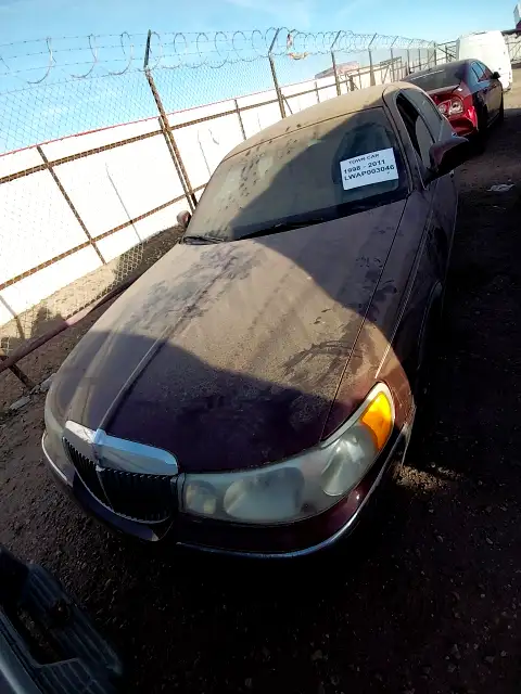 Photo of 2002 Lincoln Town Car