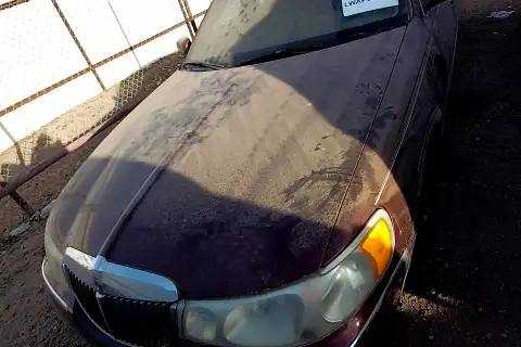 Photo of 2002 Lincoln Town Car