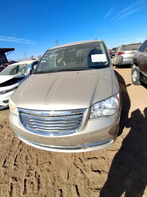 Photo of 2014 Chrysler Town & Country