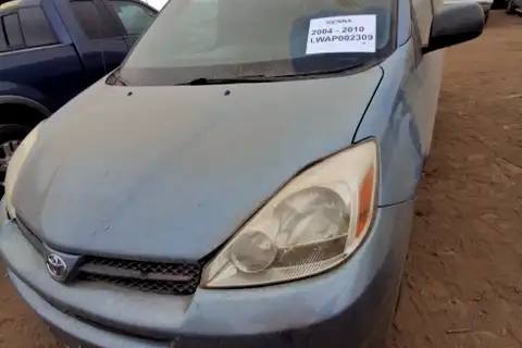 Photo of 2005 Toyota Sienna