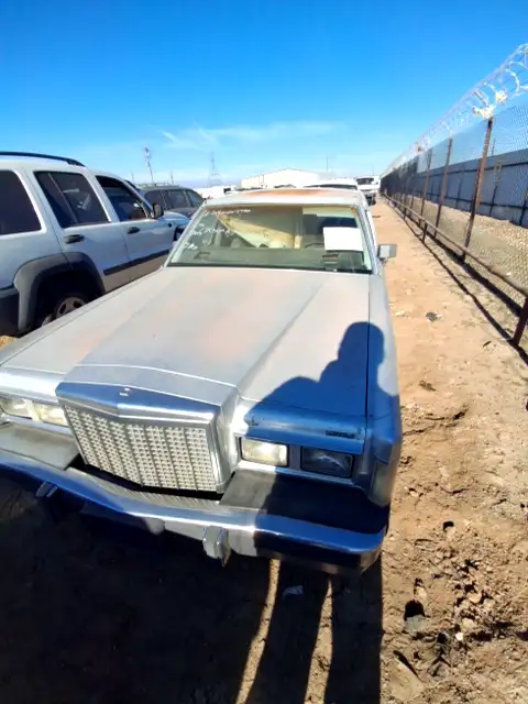 Photo of 1987 Lincoln Town Car