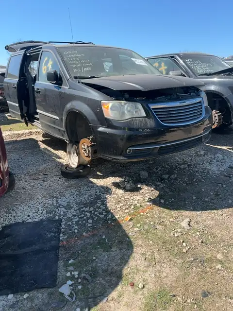 Photo of 2011 Chrysler Town & Country