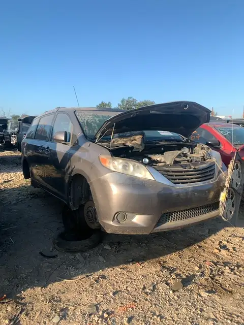 Photo of 2011 Toyota Sienna
