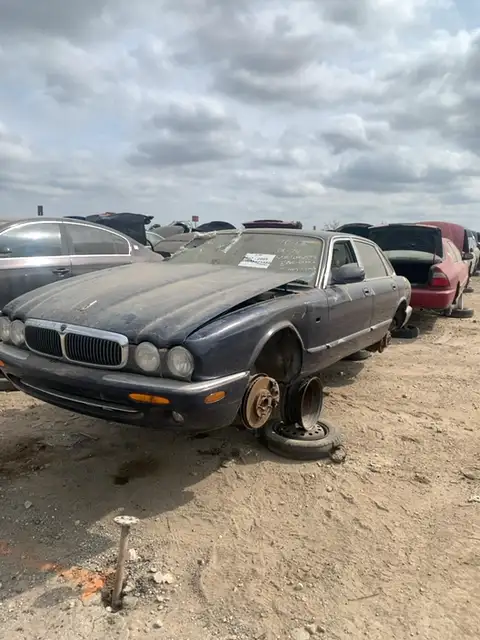 Photo of 2001 Jaguar Xj8