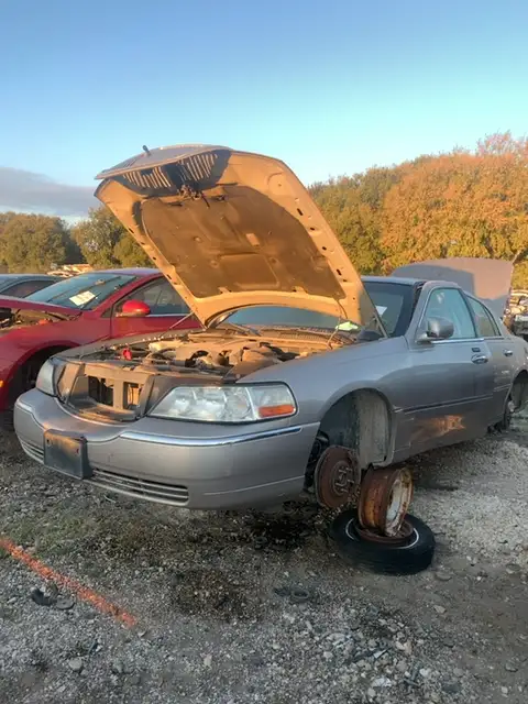 Photo of 2003 Lincoln Town Car