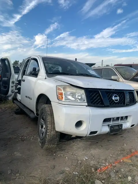 Photo of 2005 Nissan Titan