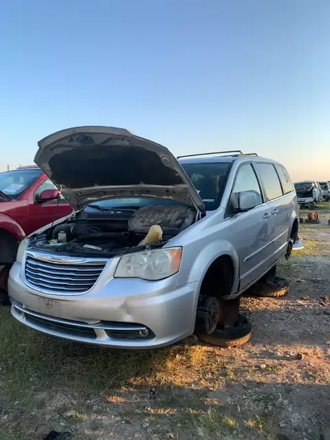Photo of 2011 Chrysler Town & Country