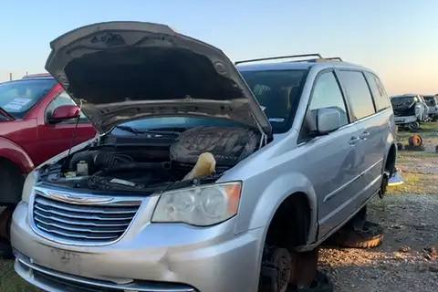 Photo of 2011 Chrysler Town & Country
