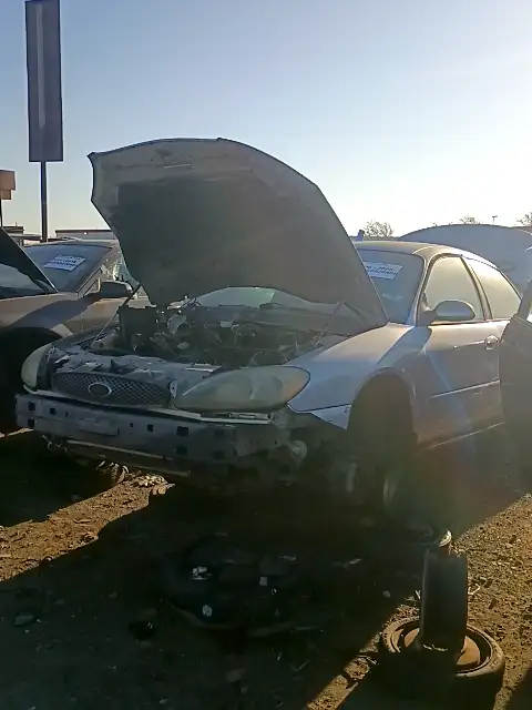 Photo of 2004 Ford Taurus