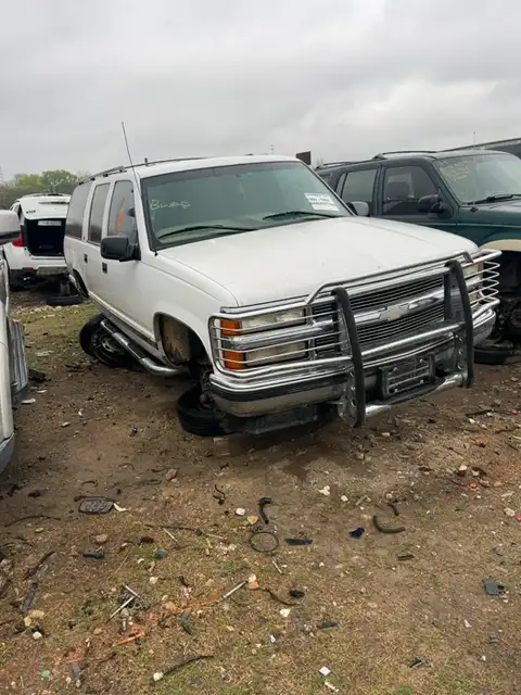 Photo of 1999 Chevrolet Suburban