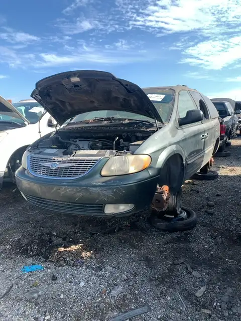 Photo of 2001 Chrysler Town & Country