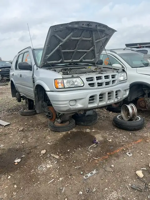 Photo of 2000 Isuzu Rodeo