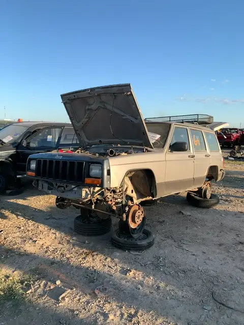 Photo of 2000 Jeep Cherokee