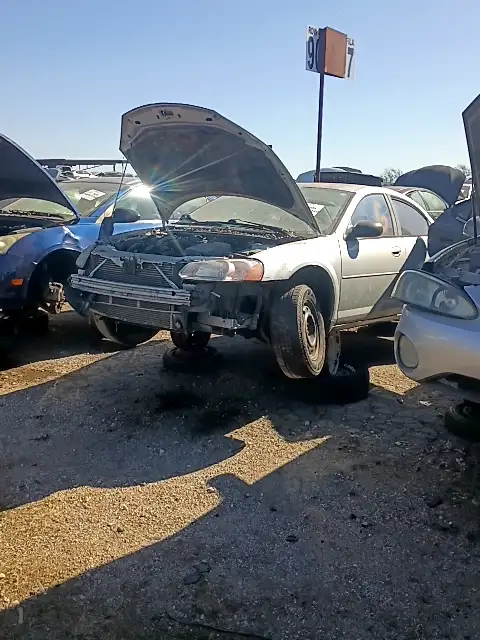 Photo of 2005 Dodge Stratus