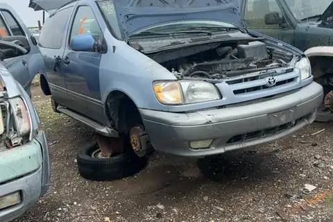 Photo of 2001 Toyota Sienna