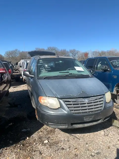 Photo of 2005 Chrysler Town & Country