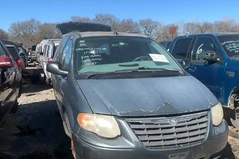 Photo of 2005 Chrysler Town & Country