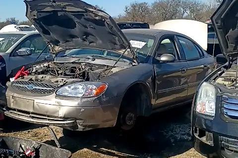 Photo of 2002 Ford Taurus