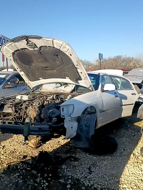 Photo of 2002 Lincoln Town Car