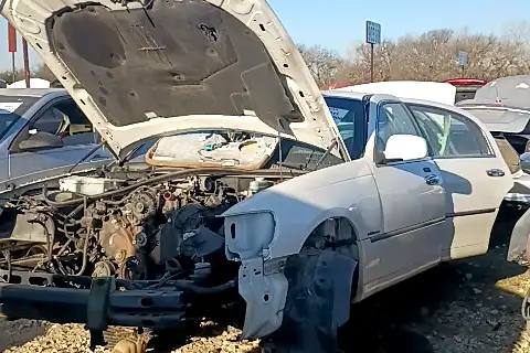 Photo of 2002 Lincoln Town Car
