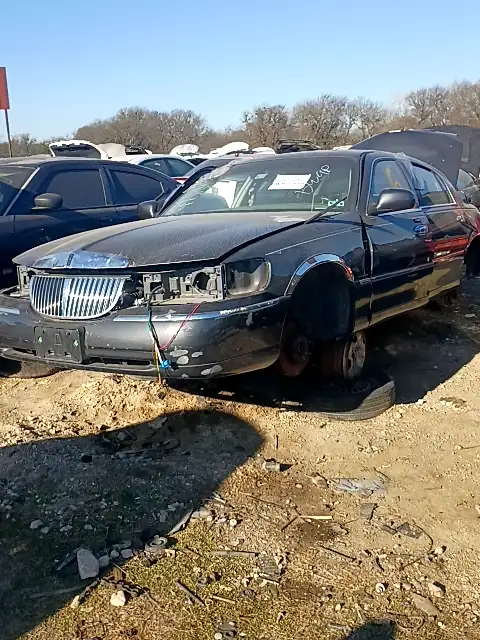 Photo of 2002 Lincoln Town Car