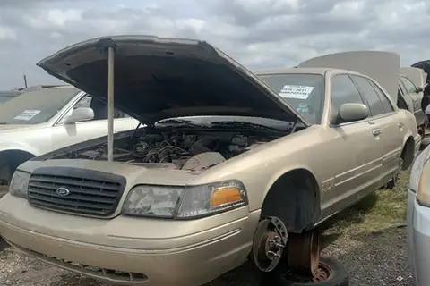Photo of 1999 Ford Crown Victoria
