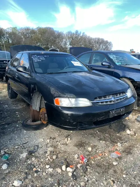 Photo of 1998 Nissan Altima