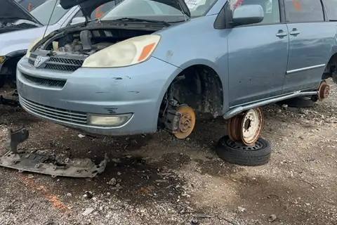 Photo of 2005 Toyota Sienna