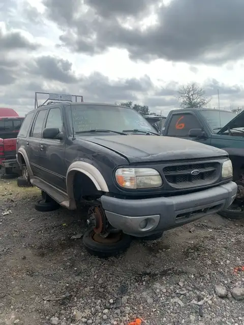 Photo of 2000 Ford Explorer