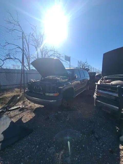 Photo of 2005 Chevrolet Suburban