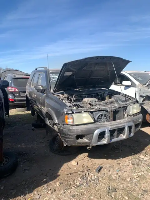 Photo of 2004 Isuzu Rodeo