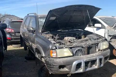 Photo of 2004 Isuzu Rodeo