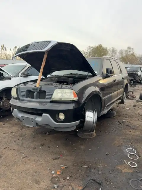 Photo of 2004 Lincoln Aviator