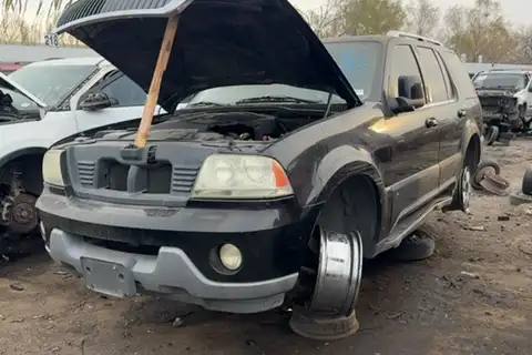 Photo of 2004 Lincoln Aviator