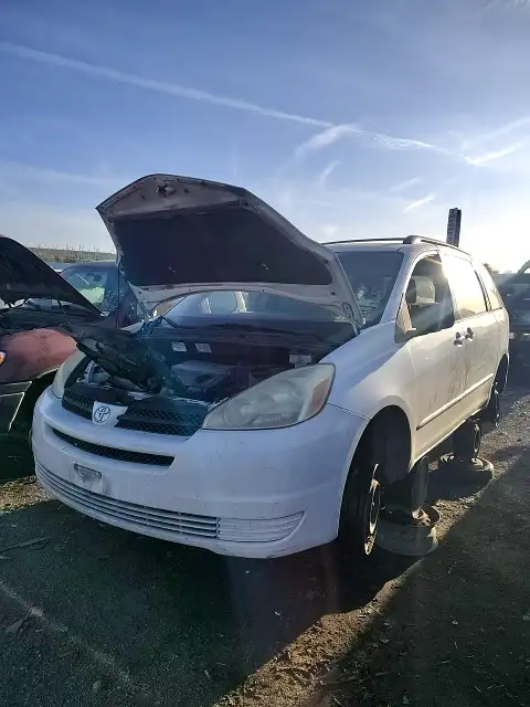 Photo of 2005 Toyota Sienna